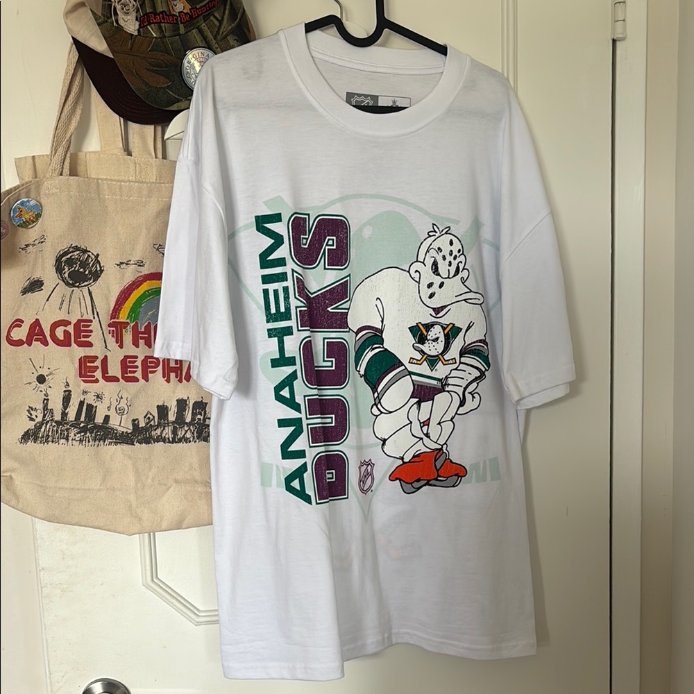 Anaheim Ducks Graphic T-Shirt